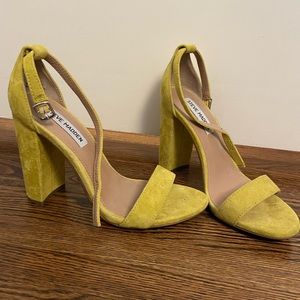 Steve Madden yellow suede Carrson heels